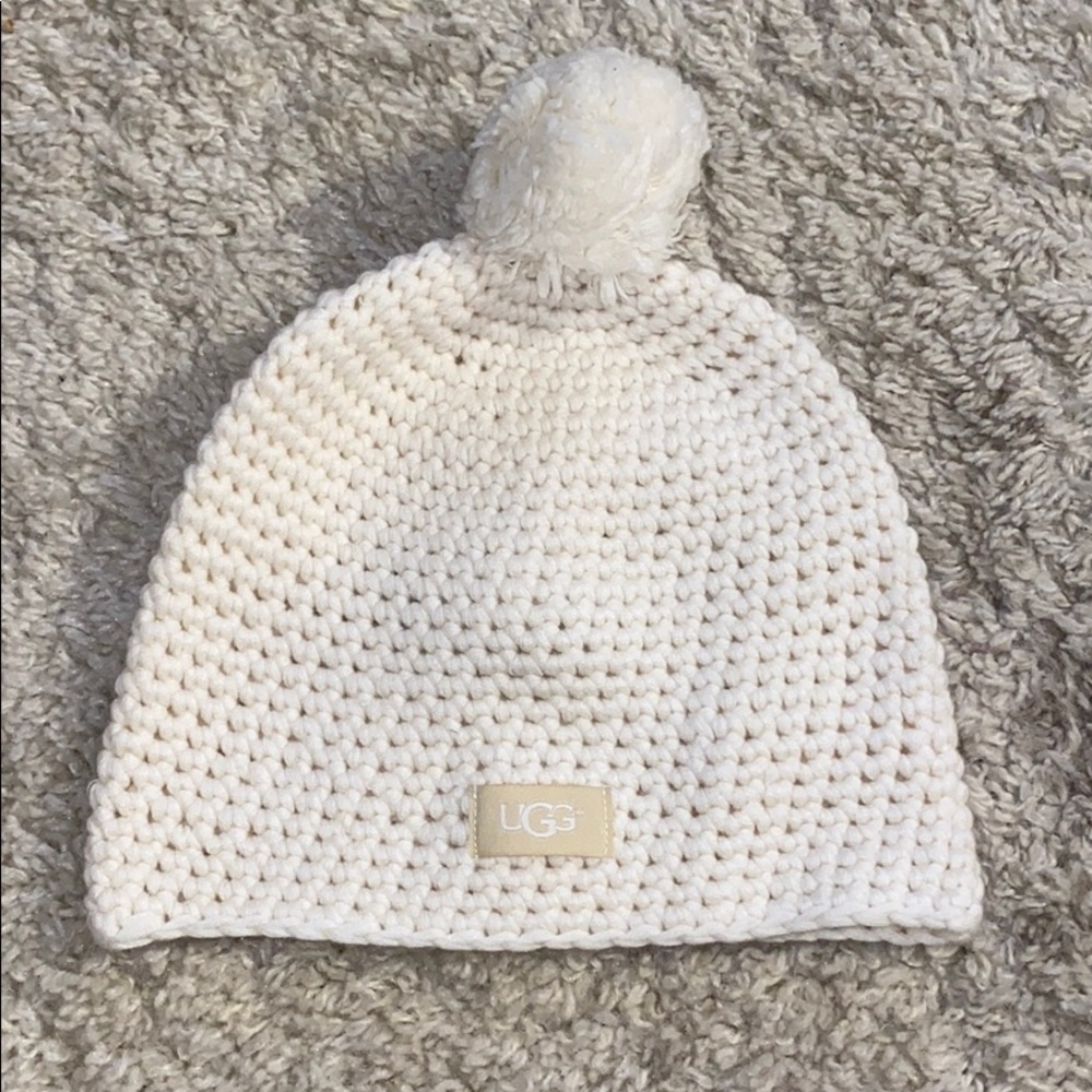 NWOT Ugg winter hat with pom